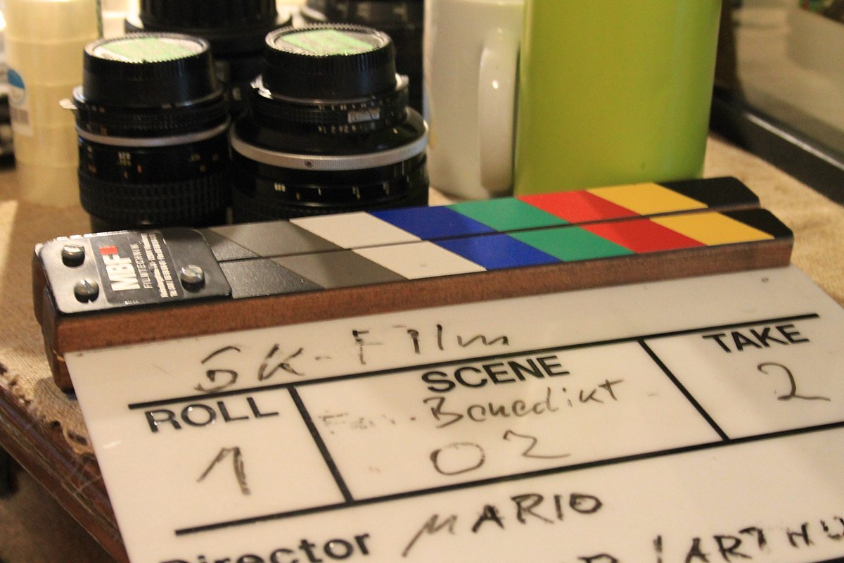 Die Filmklappe: zweite Szene, zweiter Take