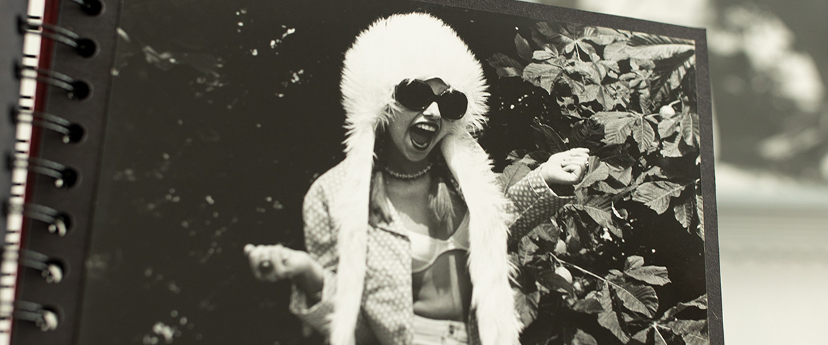 Ein Foto, das Hannah Fischer in Verkleidung zeigt.