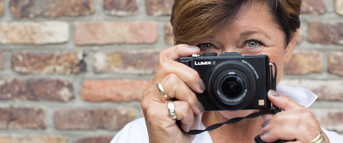 Lisa Platzek und ihre Kamera