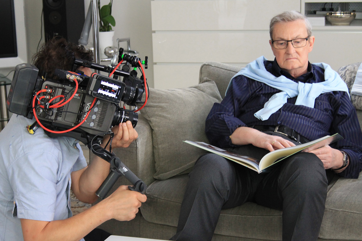 Herr Platzek vor der Kamera