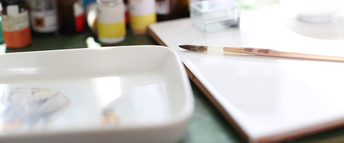 Charlottes Zeitvertreib im Winter: die Porzellanmalerei